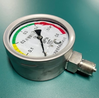 مقياس الضغط الشعاعي المقاوم للصدمات مقياس ضغط المياه الزراعية 1.5MPA ملحقات رأس مرشح شبكة مغلفة
